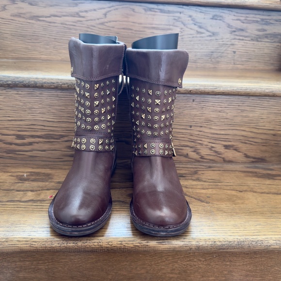 UGG Australia Conor Studs Boot 8.5 NWOT - Picture 8 of 16